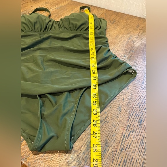 💚 One-Piece Swimsuit with Keyhole Back (Size 16W) - Picture 3 of 5